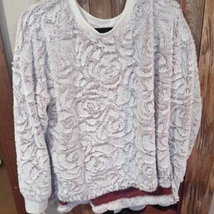 Knapp StudioElegant Textured/Fuzzy Soft Women's Sweater